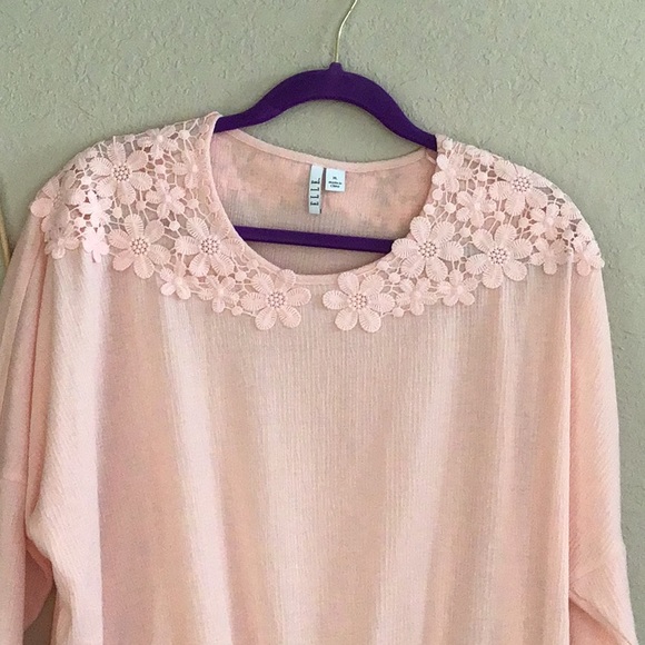 ELLE SPRING PINK top w/floral lace collar and front side tie details, XL. - Picture 2 of 8